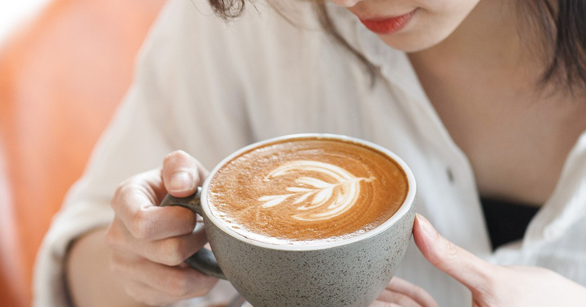 Bị tố bịt kín ổ điện để đuổi khách ngồi lâu, The Coffee House nói 'đang điều chỉnh'