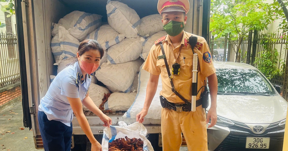 Hơn 1 tấn chân gà đã chiên tiến về Hà Nội tiêu thụ, nhiều sản phẩm bị mốc