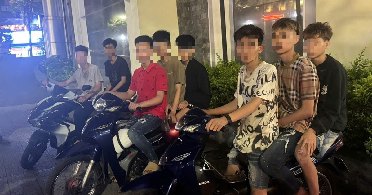 Mang dao, súng ná cao su tụ tập đi ‘cháy phố’, nhóm thiếu niên bị công an triệu tập