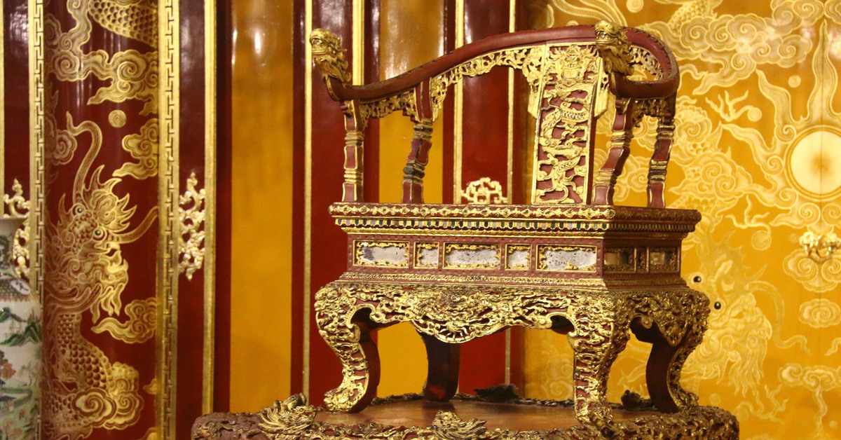 Ngai vàng triều Nguyễn đẹp và tinh xảo cỡ nào trước khi bị bẻ gãy ...