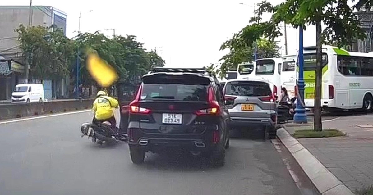 'Tôi từng bị tai nạn do tài xế mở cửa xe bất cẩn, mặt biến dạng, xuất nhập cảnh khó khăn'