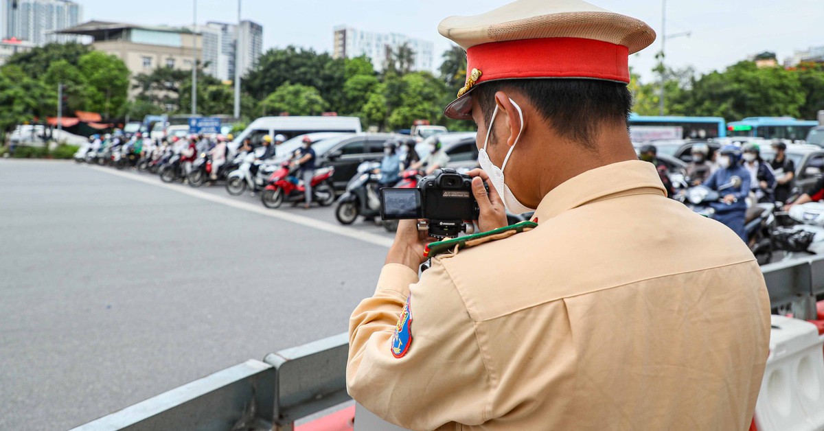 Cảnh sát giao thông Hà Nội tăng cường máy quay ghi hình vi phạm tại các nút giao trọng điểm