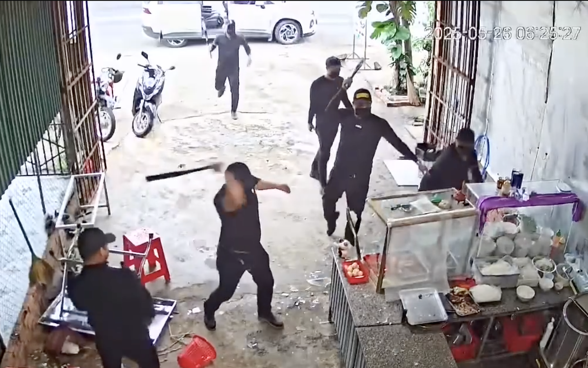 Vụ 7 người bịt mặt đập phá quán phở: 'Tấn công' nhà 2 người thân con nợ để gây áp lực
