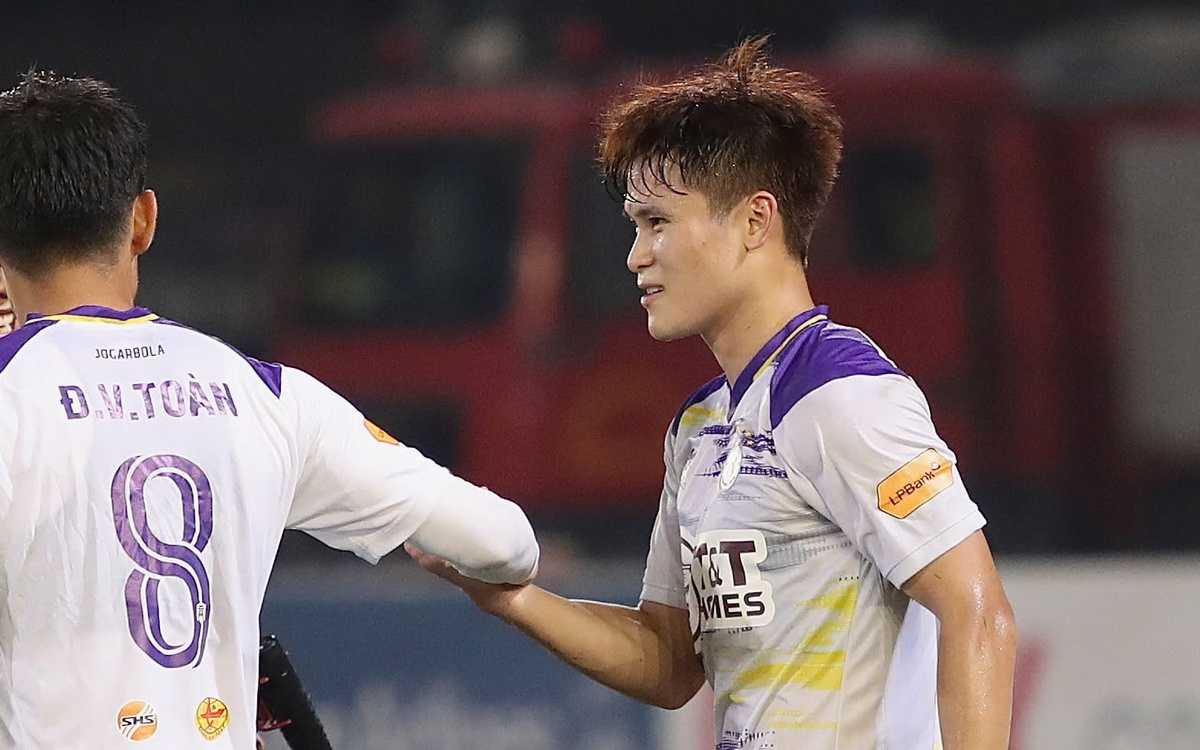 Chơi thiếu người, CLB Hà Nội vẫn đánh bại Công An Hà Nội