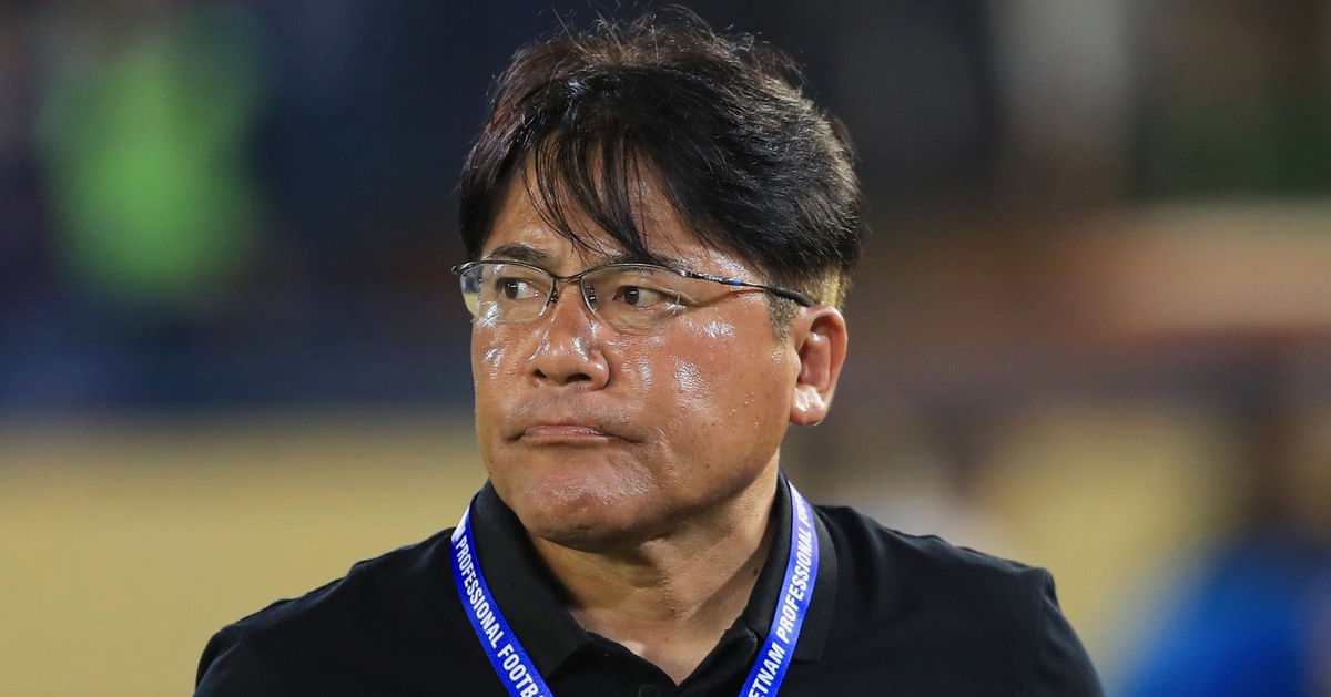 HLV CLB Hà Nội nhắn nhủ Hai Long, Duy Mạnh trước trận gặp Man United