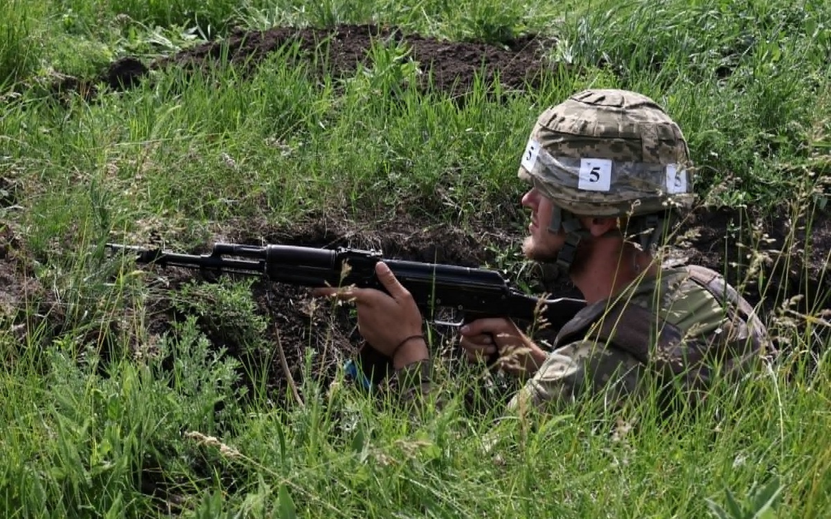 Nga - Ukraine vừa đánh vừa... chờ ông Trump