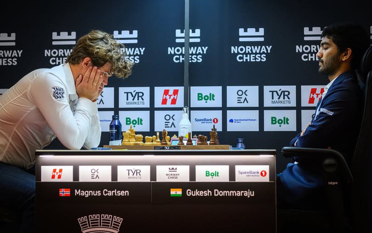 Magnus Carlsen khẳng định đẳng cấp, hạ 'vua cờ' Gukesh tại giải Na Uy