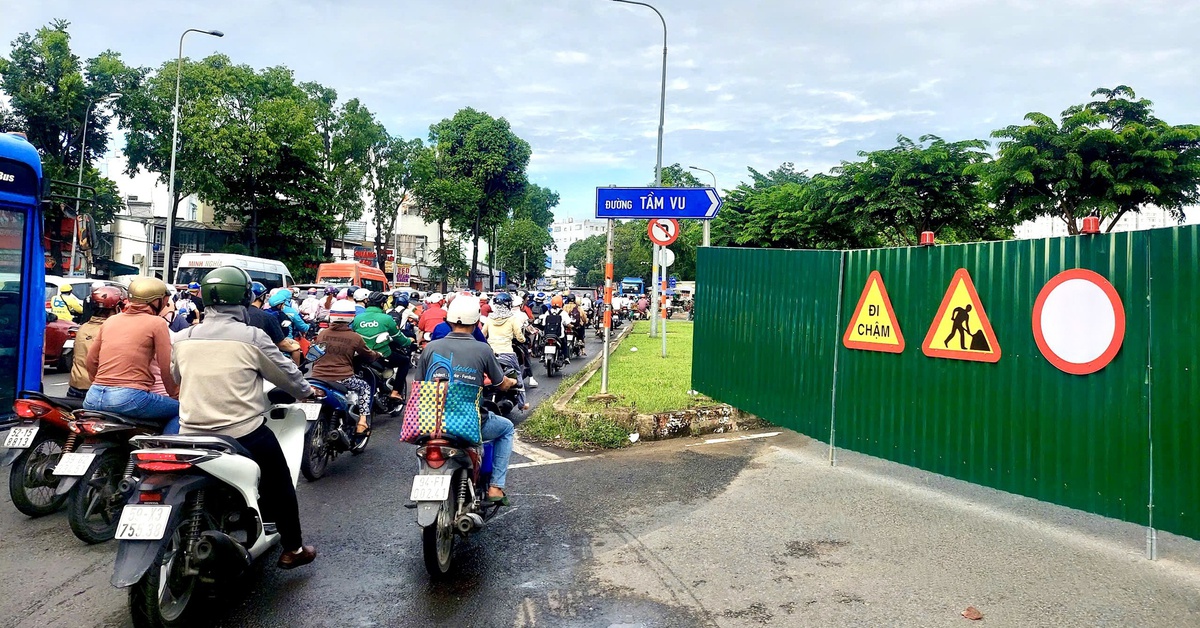 Đóng đường chui Tầm Vu để nâng tĩnh không cầu Bình Triệu 1, lộ trình thay thế ra sao?