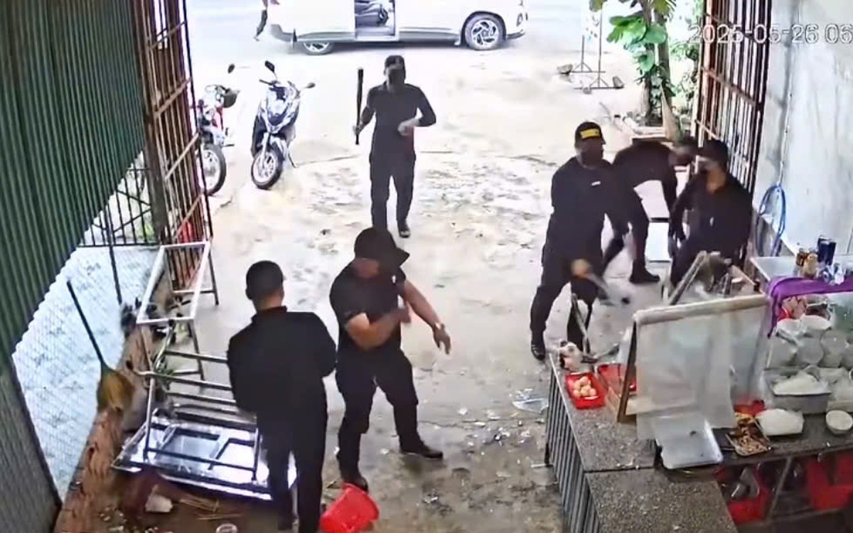 Vụ 7 người mặc đồ đen, bịt mặt đập phá quán phở ở Đắk Lắk: Do mâu thuẫn nợ nần