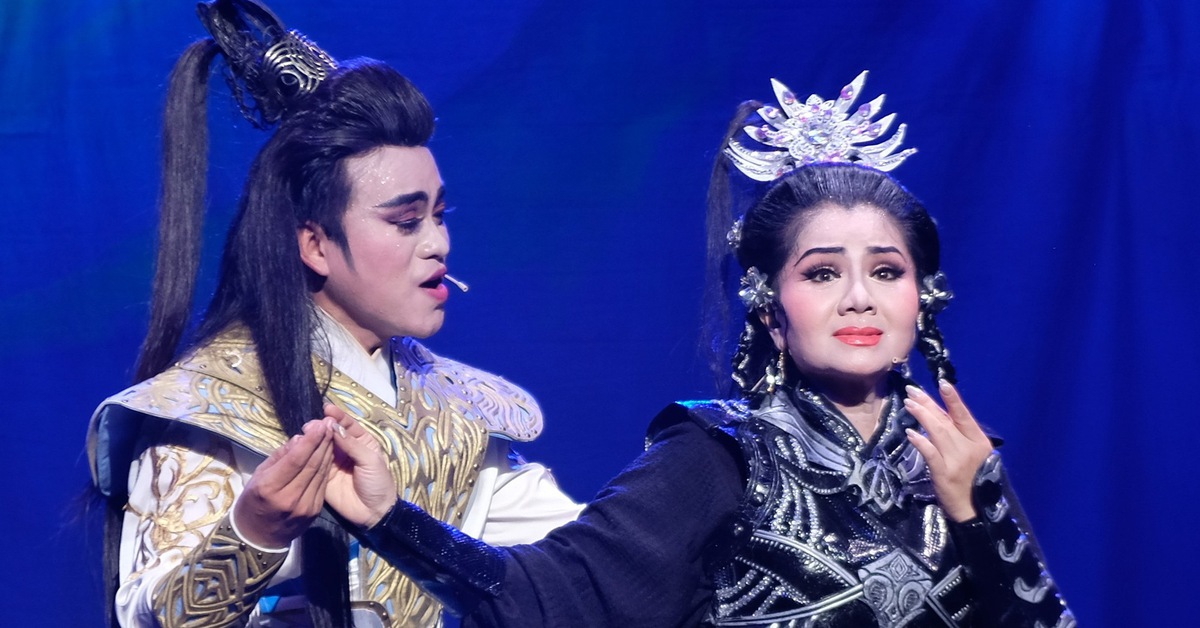 Tú Sương nối nghiệp xưa với Hồ Nguyệt Cô