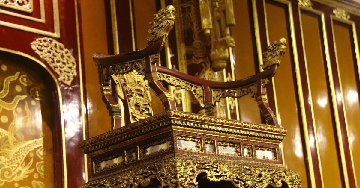 Vụ ngai vàng triều Nguyễn bị bẻ gãy: Bảo vệ di tích có được phép trang bị súng?