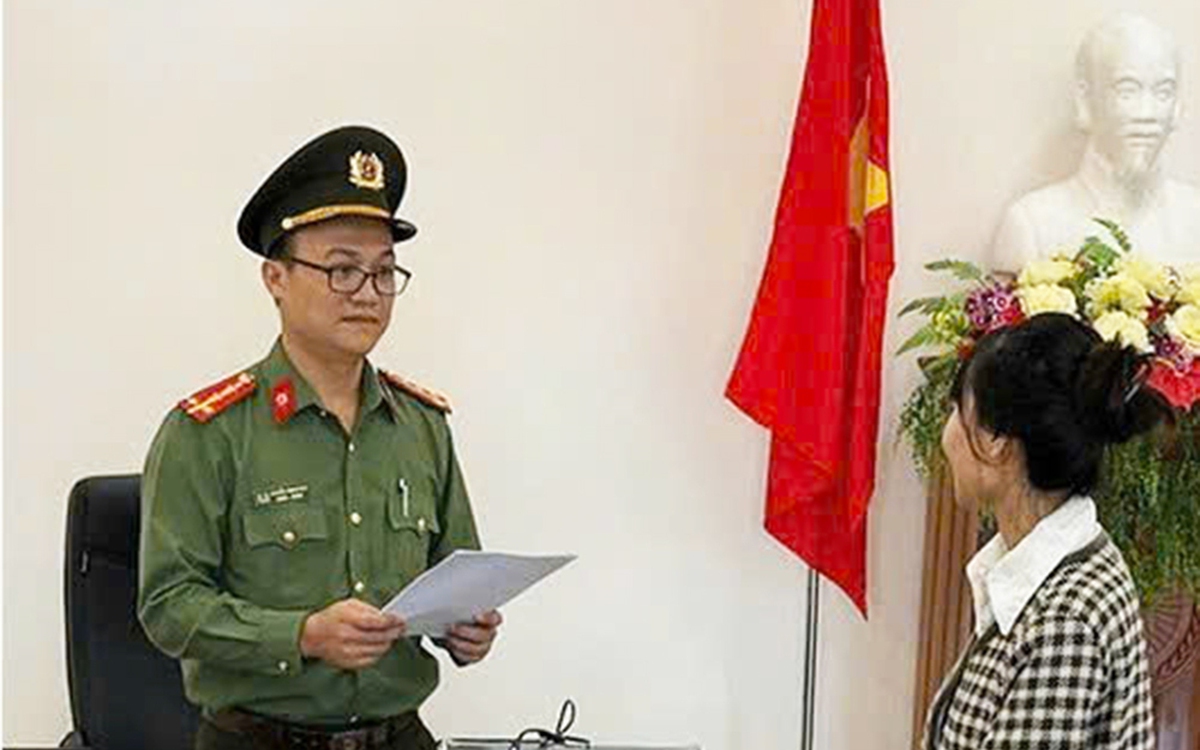 Khởi tố 3 người phụ nữ vận chuyển trái phép tiền tệ qua biên giới