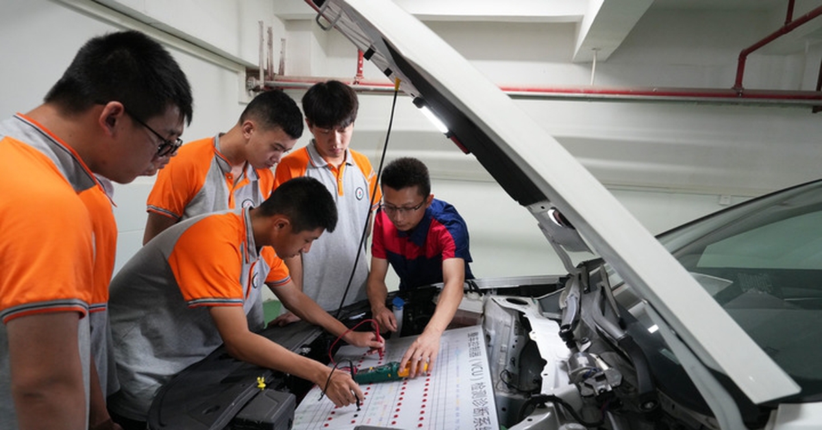 Sửa chữa xe điện trở thành nghề nguy hiểm ở Trung Quốc, dễ bị coi là phạm pháp