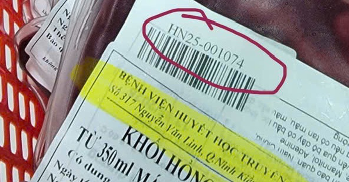 Nhận túi máu cung cấp lại, dán nhãn phụ đè lên nhãn gốc có đúng không?