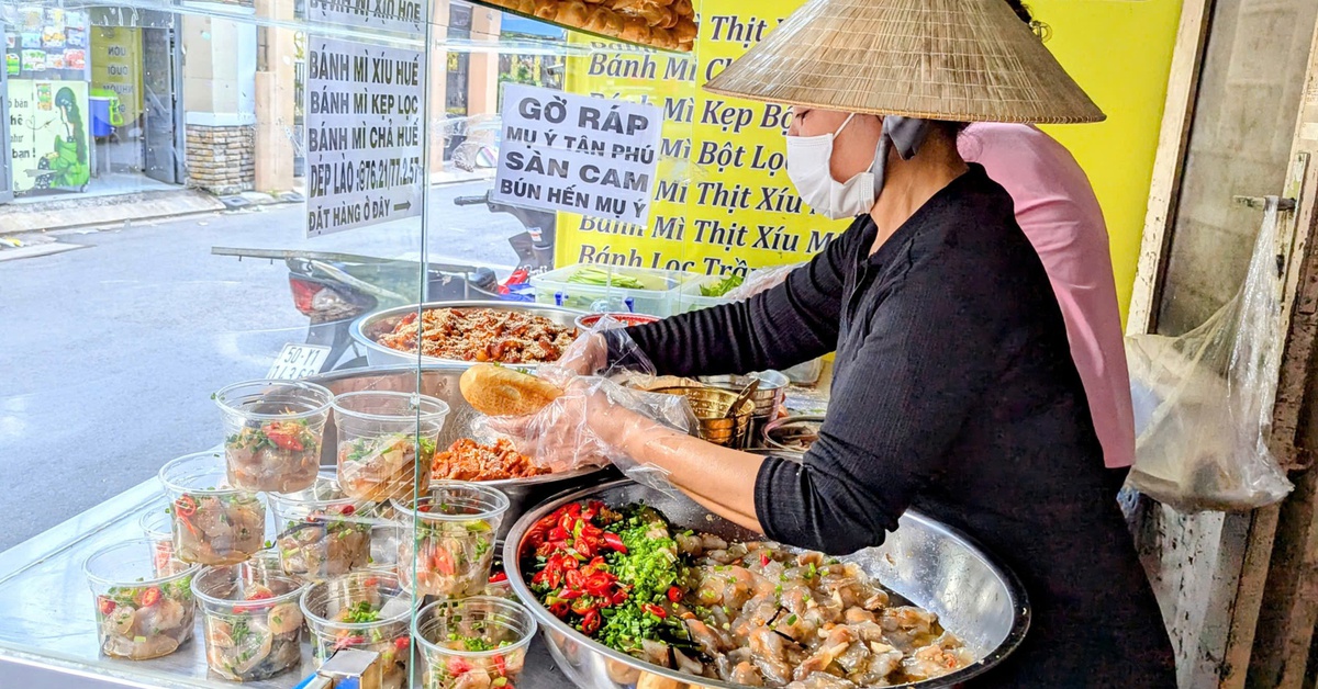 Bánh mì bột lọc Mụ Ý: Giống quê nhà lắm, ăn vào thấy nhớ Huế