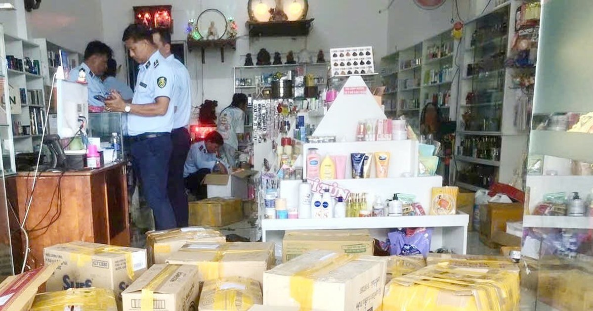 Chống buôn lậu, hàng giả 28-5: Hàng chục tấn mực ống, chân gà, sách bò bốc mùi bị thu giữ
