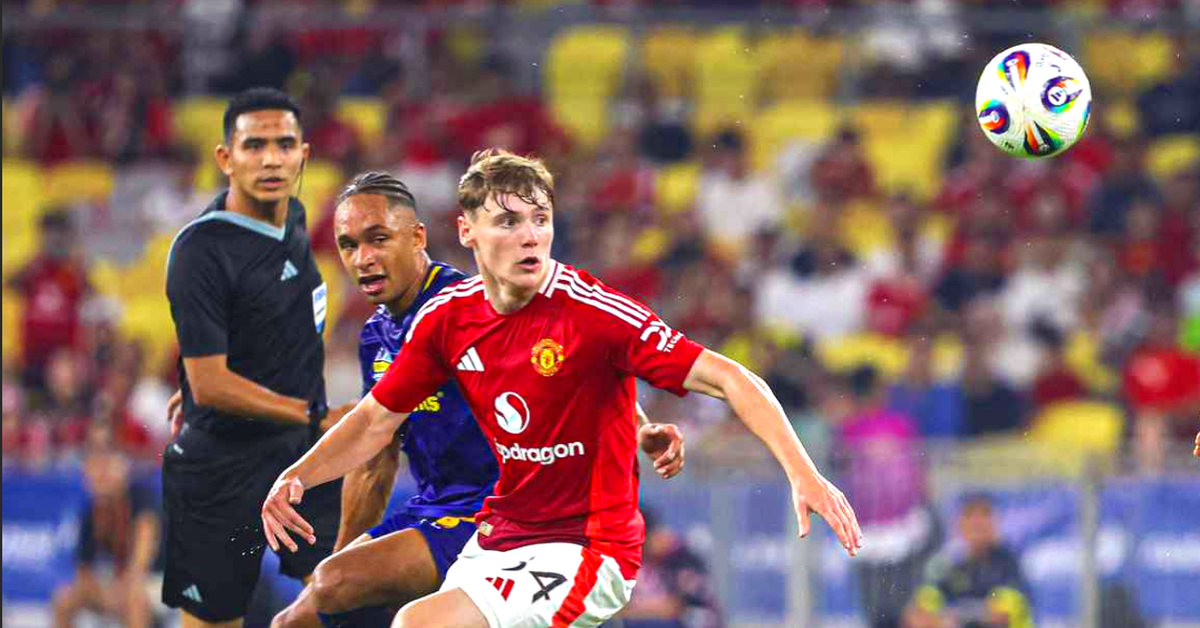 Các ngôi sao Đông Nam Á đánh bại Man United