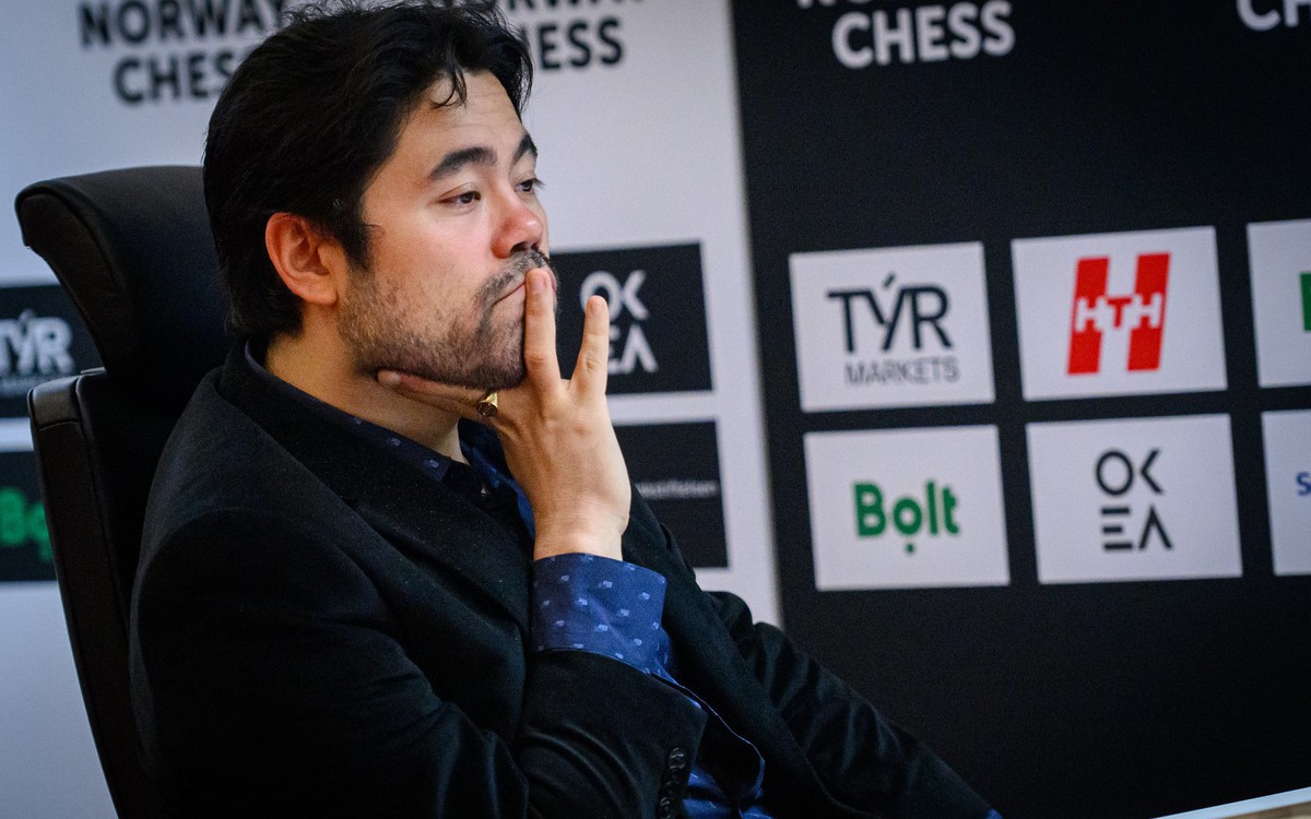 Hikaru Nakamura đánh bại Magnus Carlsen sau ván  Armageddon tại siêu giải Na Uy
