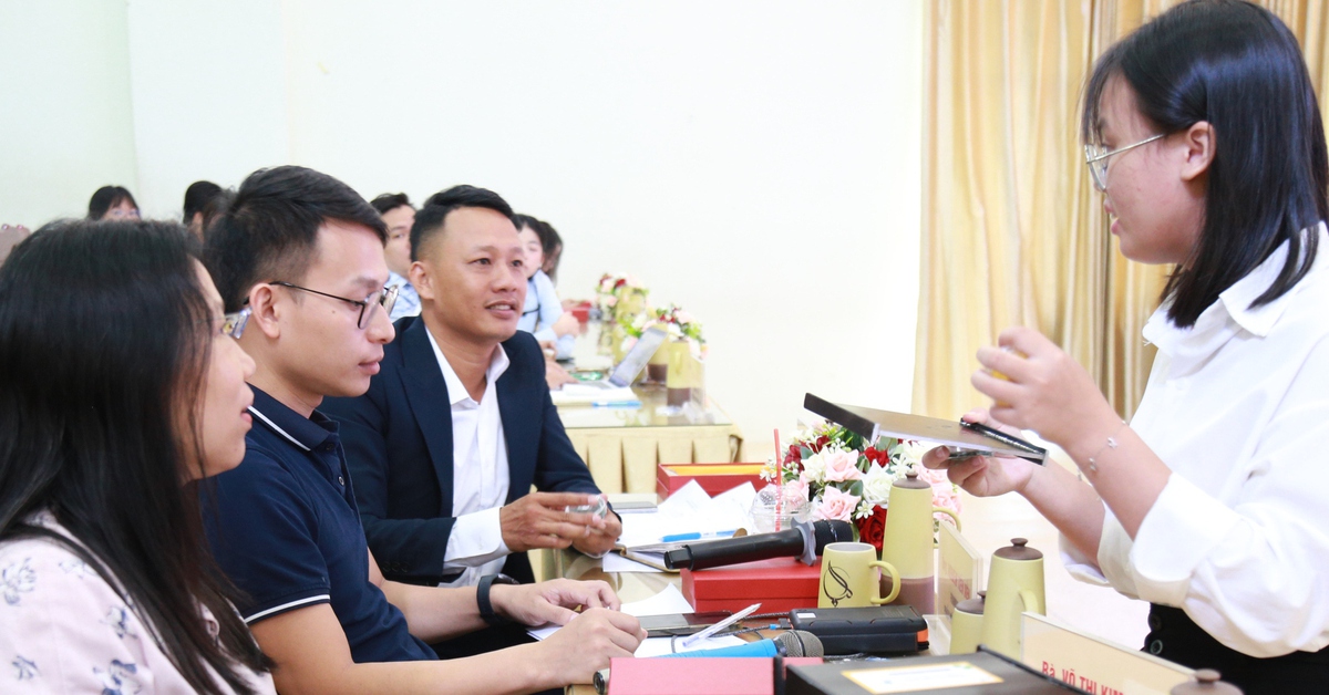 Sinh viên gọi vốn khởi nghiệp, các ‘shark’ đầu tư ngay tại giảng đường