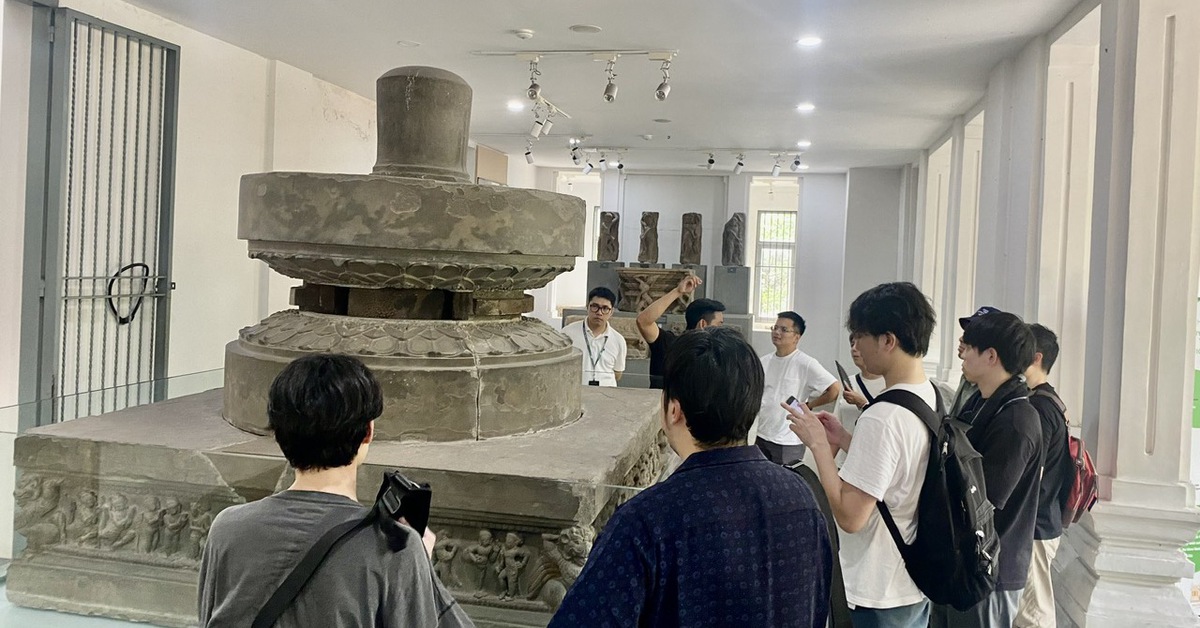 Bảo vật quốc gia miền Trung nơi mấy lớp khóa, nơi dễ tiếp cận