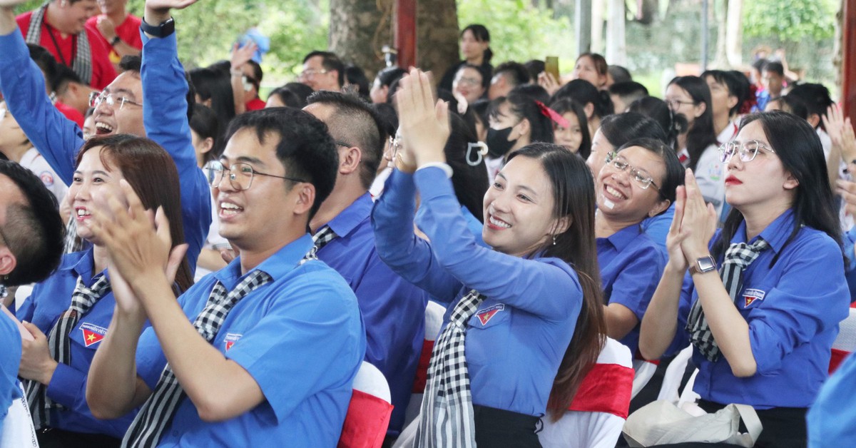 Tuổi trẻ TP.HCM giao lưu 'Từ Bến Nhà Rồng về Làng Sen quê Bác'