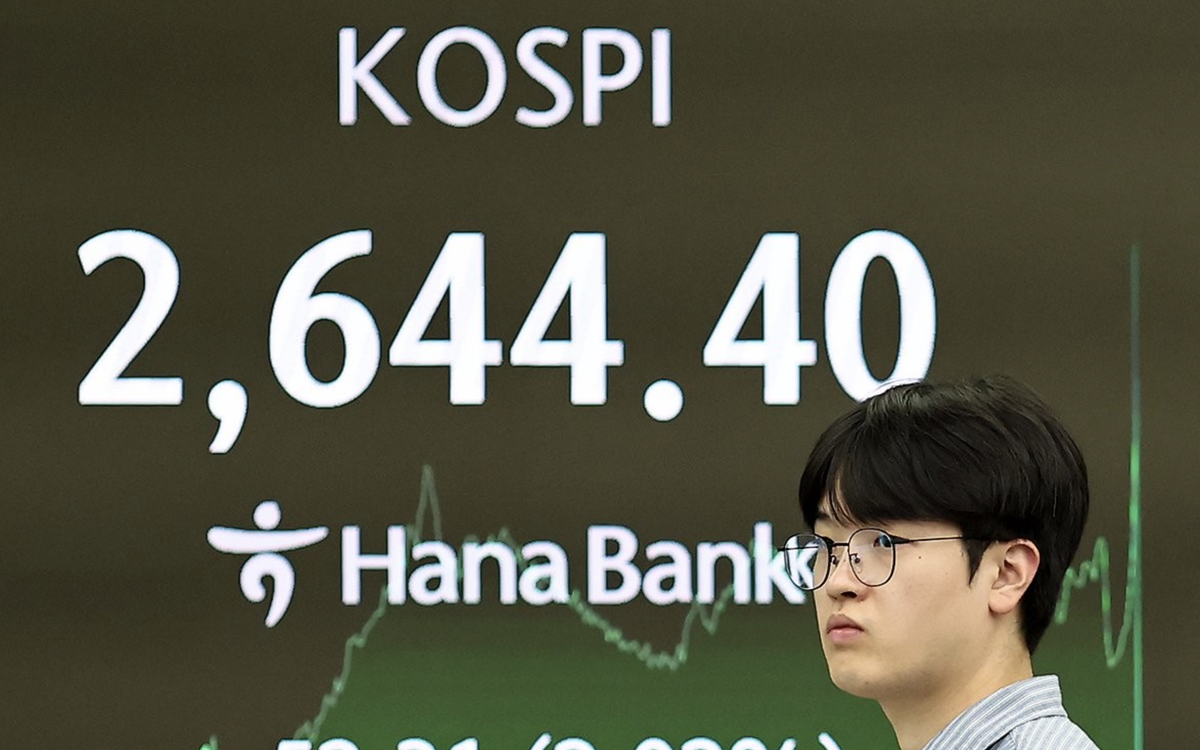 Chứng khoán, giá USD bật tăng sau tin chính sách thuế quan của ông Trump bị chặn