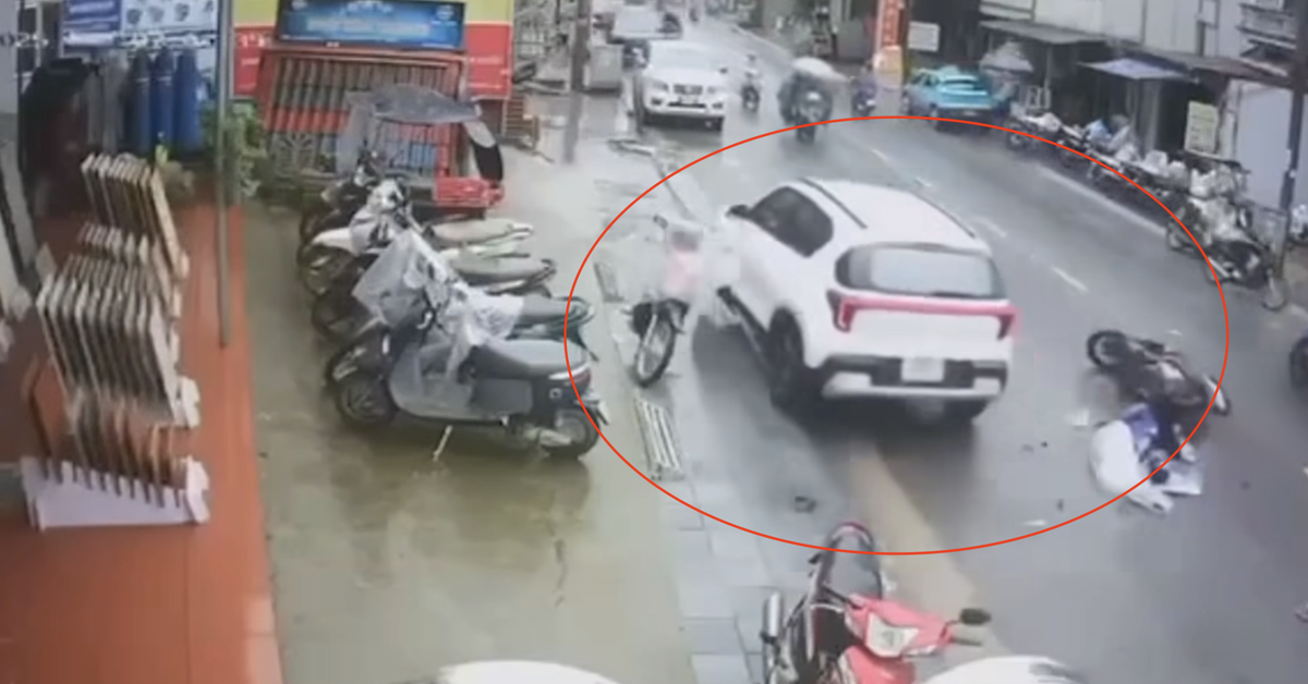 Ô tô tông vào ba xe máy ở Sa Pa, một cháu bé tử vong