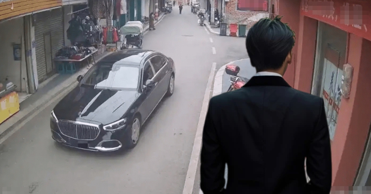 'Đại gia' lái Maybach đến hàng loạt tiệm vàng, đi đến đâu để lại vàng giả đến đấy