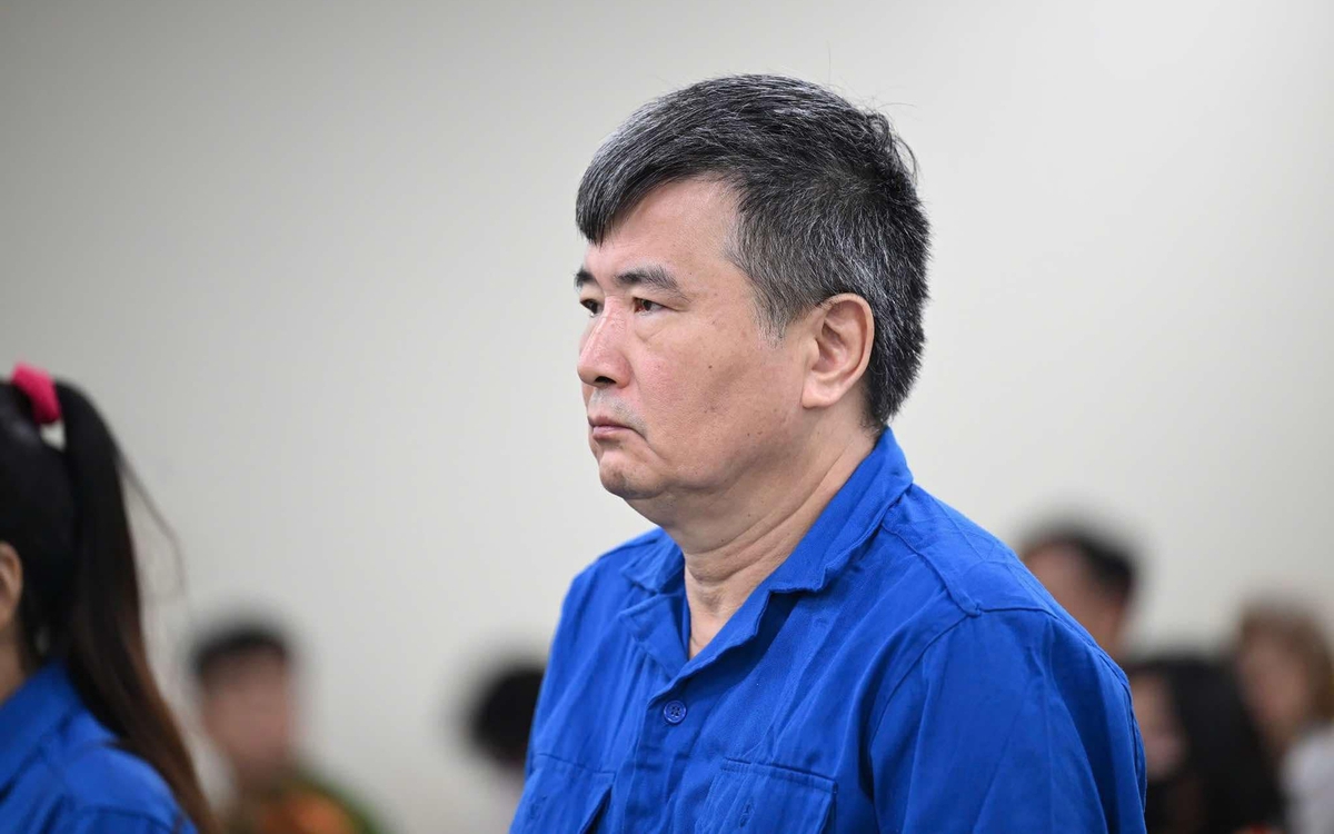 Nhận 19 tỉ qua tài khoản vợ, cựu vụ phó khai 'vợ bị cáo nghĩ là tiền đi vay'