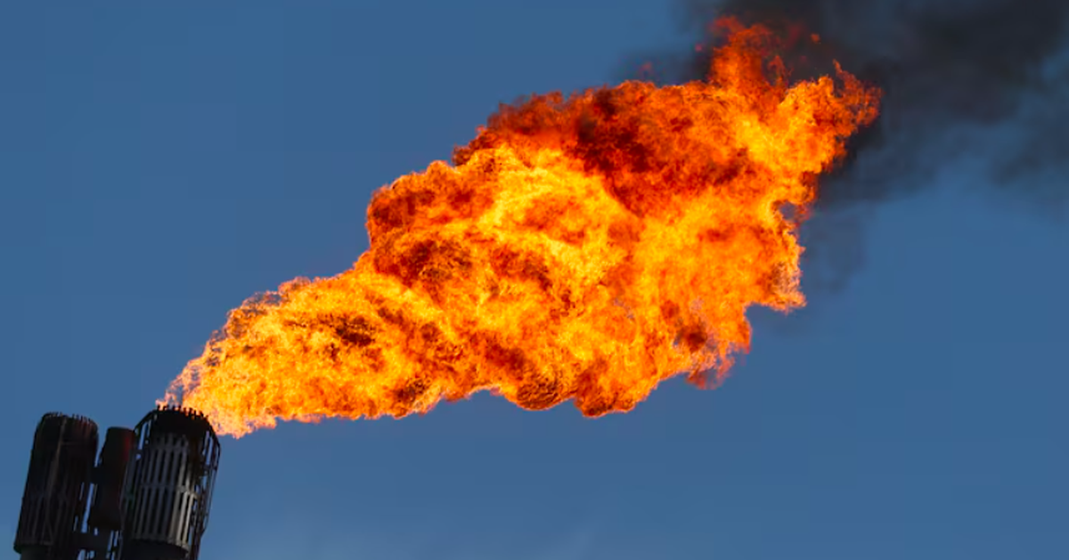 OPEC+ tăng mạnh sản lượng, 'ném quả bom vào thị trường dầu mỏ'