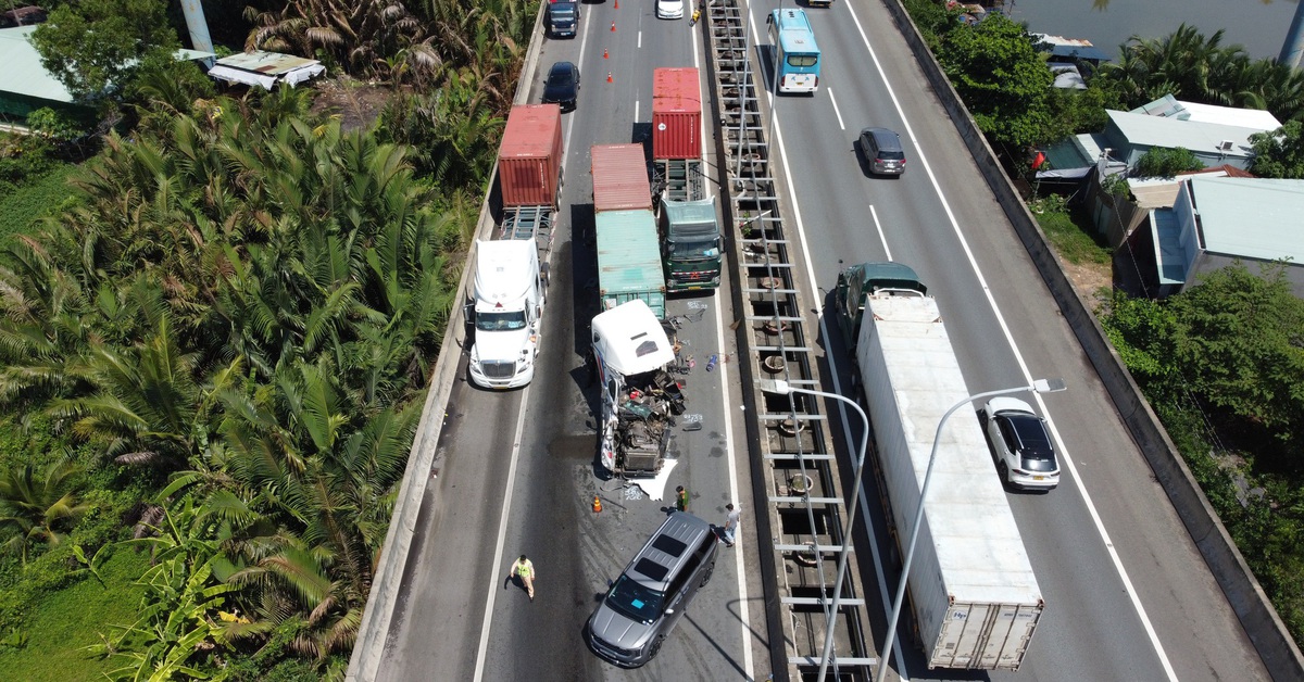 Tai nạn trên cao tốc TP.HCM - Long Thành, ùn ứ kéo dài 8km