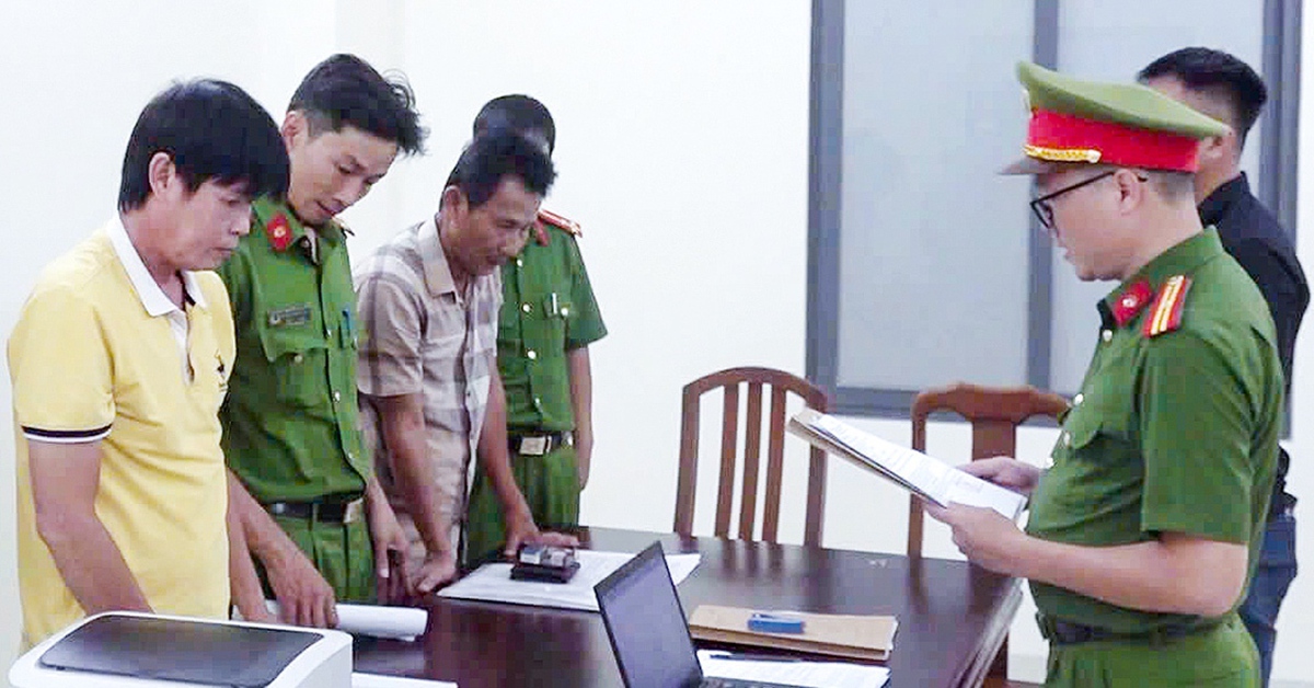 Khởi tố, bắt tạm giam 2 huấn luyện viên bóng đá Khánh Hòa