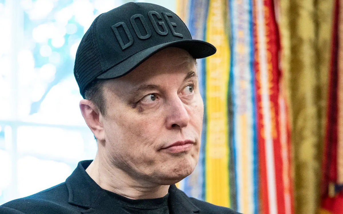 Tỉ phú Elon Musk nói bị con trai nhỏ đấm bầm một bên mắt