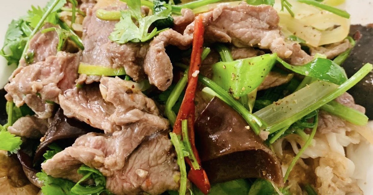 Phở xào bò với công thức ướp thịt ngon bất bại, cho ngày nắng nóng, cho cả mùa mưa