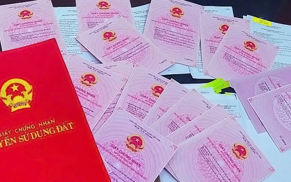 15 tuổi có được đứng tên trên giấy chứng nhận quyền sử dụng đất?