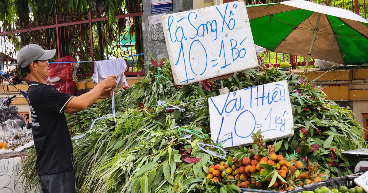 Tết Đoan ngọ: Lá thơm, bánh ú mua bán rộn ràng
