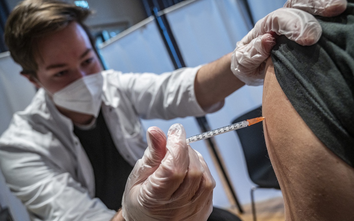 Anh triển khai tiêm dưới da thuốc điều trị 15 loại ung thư