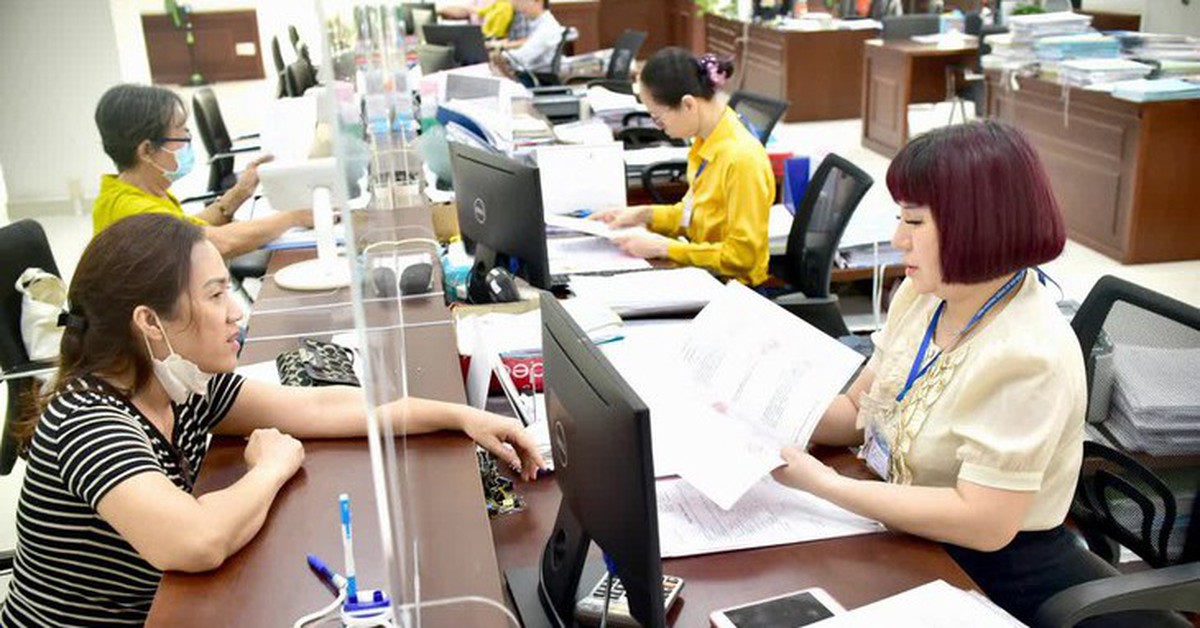 Chính phủ phấn đấu giảm ít nhất 20% công chức, viên chức sau sắp xếp bộ máy