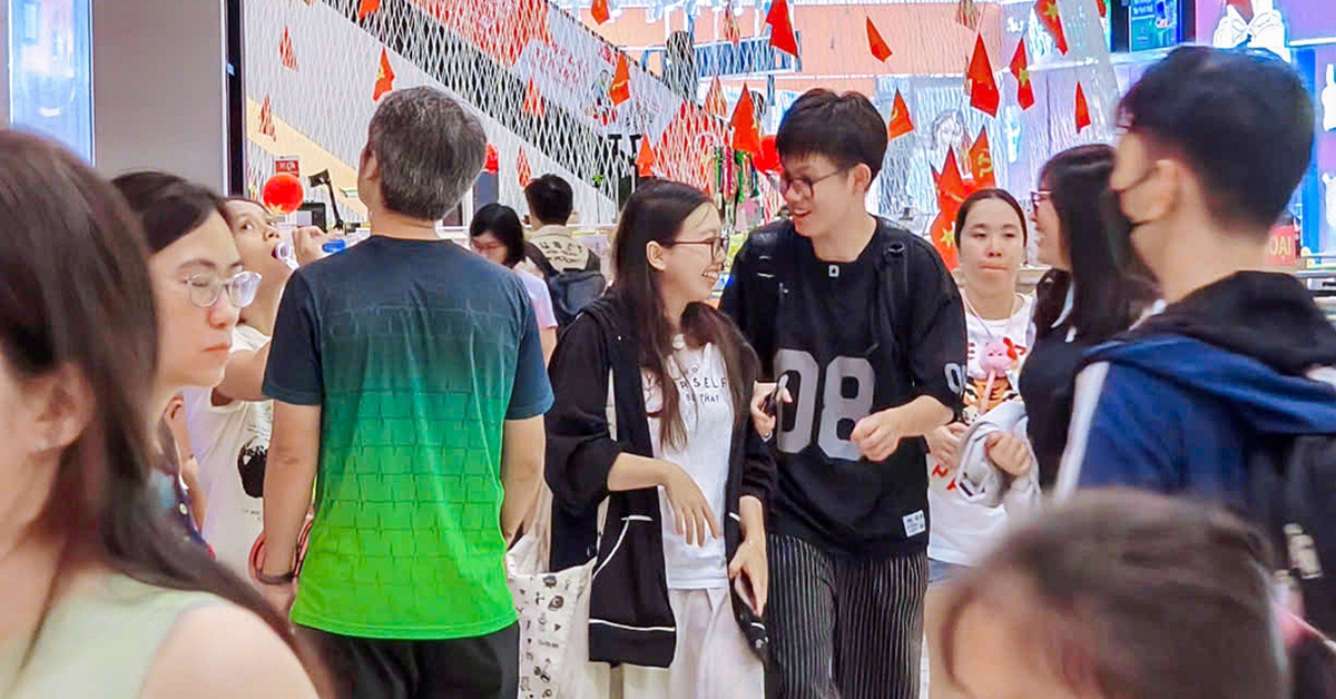 Trung tâm thương mại ở TP.HCM đông nghẹt khách trong kỳ nghỉ lễ