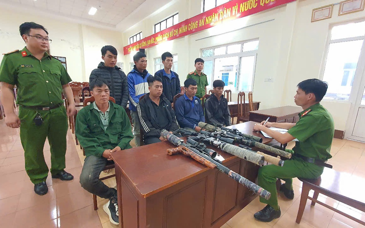 Bắt 7 người mang 4 súng tự chế, 560 viên đạn vào rừng săn bắn