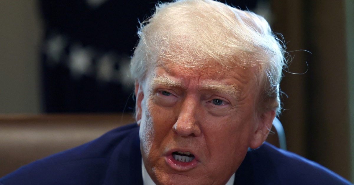 Ông Trump gây sốc khi né tránh cam kết tuân thủ Hiến pháp dù là tổng thống