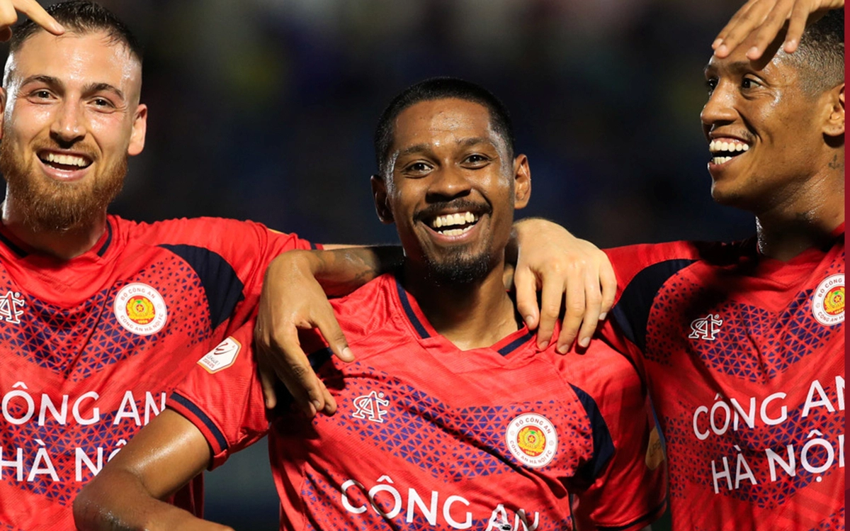 Cao Pendant Quang Vinh ghi bàn đầu tiên ở V-League