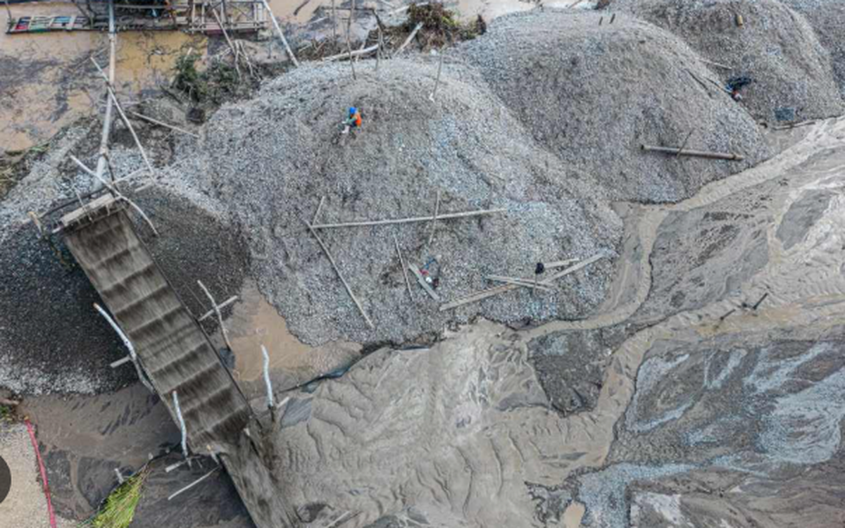 Peru: 13 nhân viên bảo vệ mỏ vàng bị bắt cóc và sát hại