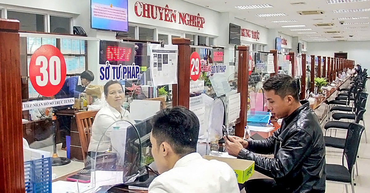 Chính phủ đề nghị dành thêm 54.000 tỉ đồng chi cho tinh gọn bộ máy, miễn học phí