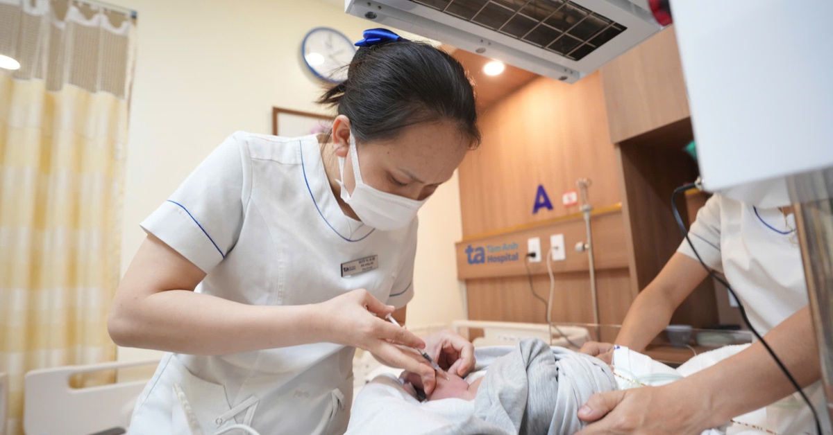 Tiêm kháng thể phòng bệnh do vi rút hợp bào hô hấp cho trẻ