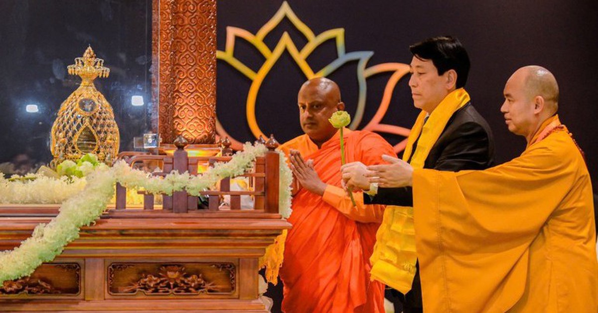 Chủ tịch nước Lương Cường đến chùa Thanh Tâm chiêm bái xá lợi Đức Phật
