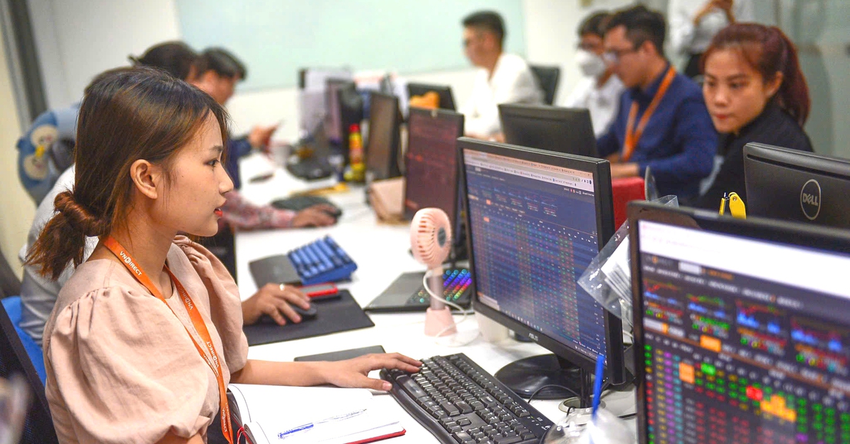 Soi danh sách cổ phiếu 'nóng', có mã tăng hơn 200%/tháng giữa 'tâm bão'