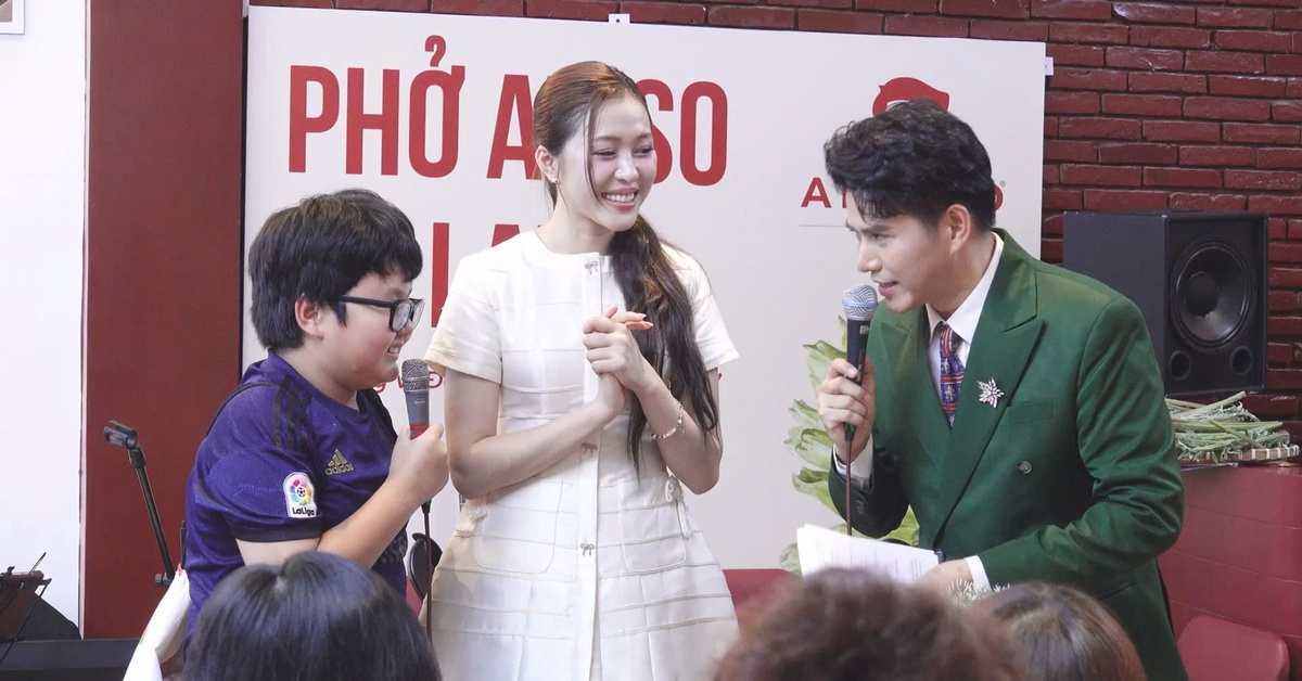 MC Vũ Mạnh Cường, hoa hậu Kiều Duy thổi thêm tình yêu phở vào Atispho