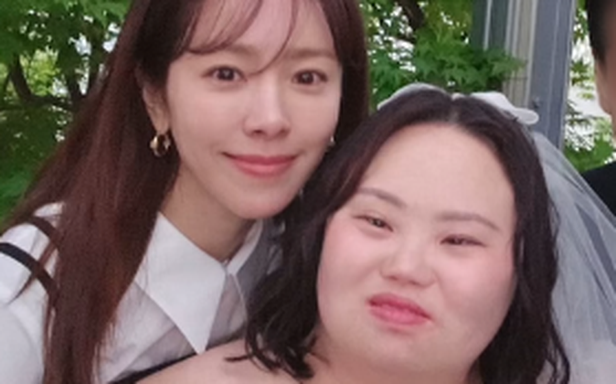 Đám cưới Jung Eun Hye - nữ diễn viên, họa sĩ mắc hội chứng Down - gây xúc động Hàn Quốc
