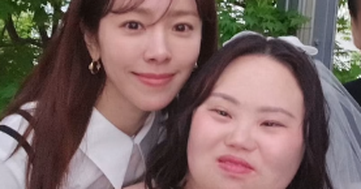 Đám cưới Jung Eun Hye - nữ diễn viên, họa sĩ mắc hội chứng Down - gây xúc động Hàn Quốc